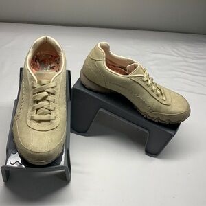 𝅺Skechers Relaxed Fit Denim Slip On Athletic Casual Shoe Size 8 Colour Natural